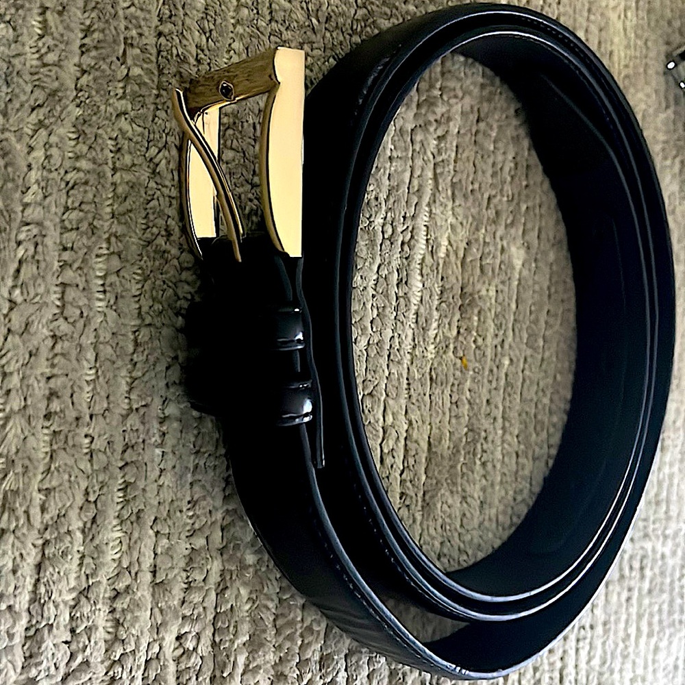 New black men’s leather belt with gold buckle. Size 52/54